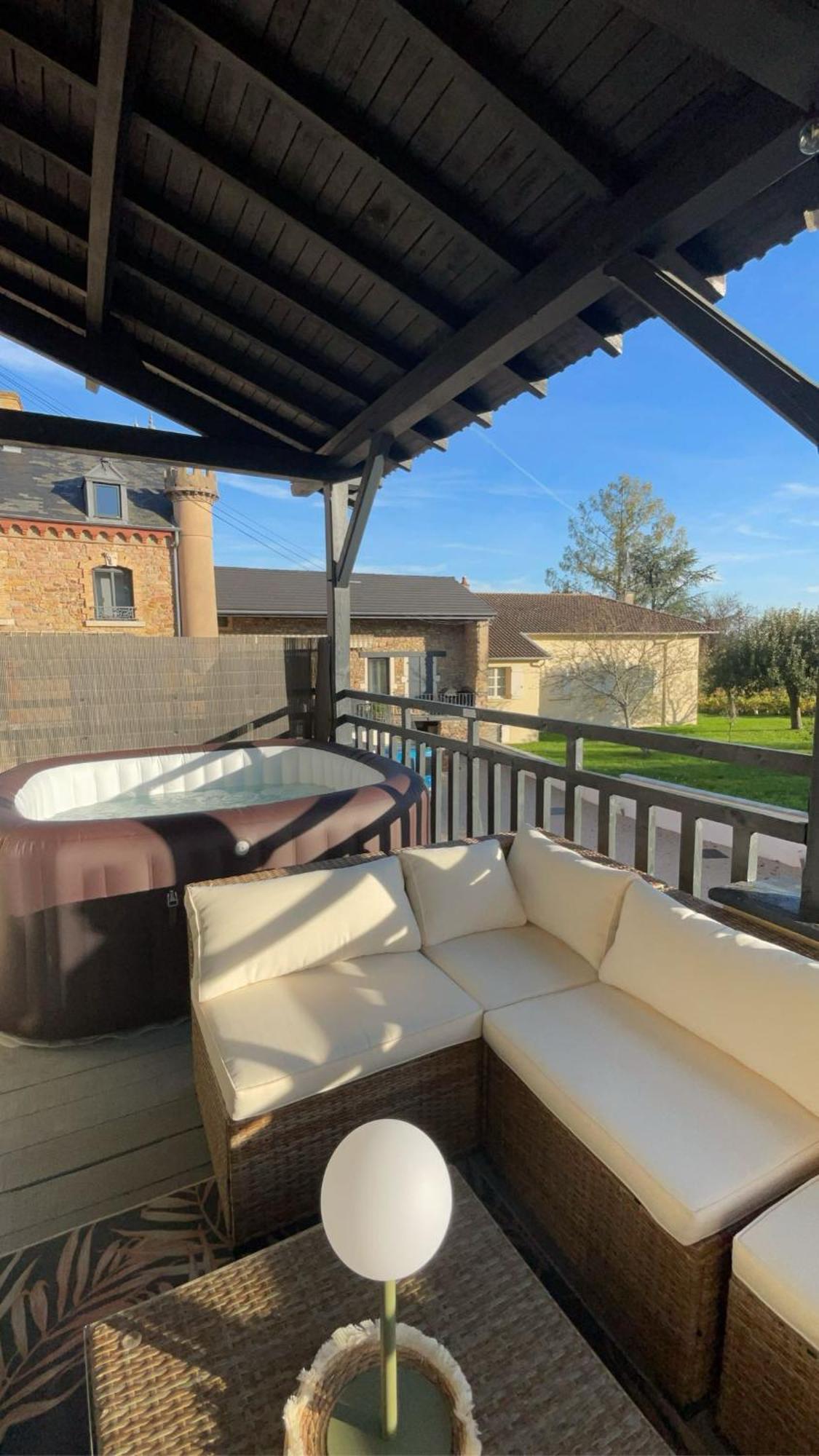Le Petit Chateau De Sathonat - Horizon Paradis Saint-Amour-Bellevue Εξωτερικό φωτογραφία